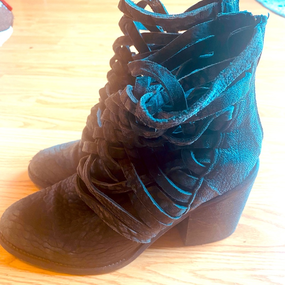 FP charcoal black snakeskin pattern boots sz 37